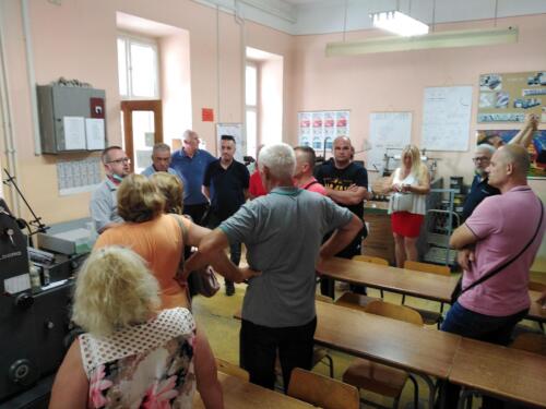 IMG-1a240dd70205565cd8587d187b3e0972-V